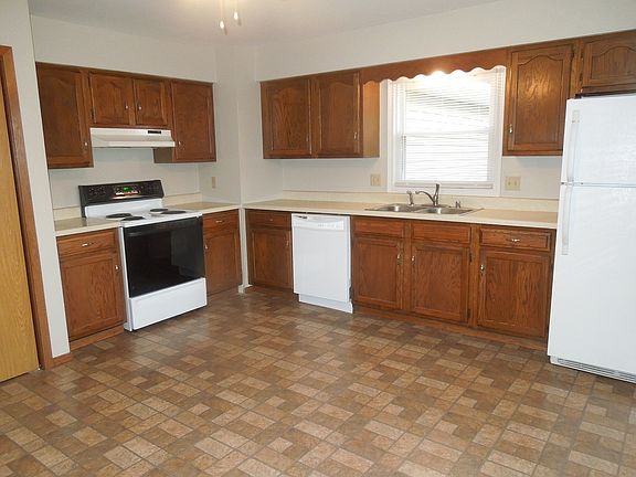5th image of 610 Brasted Pl
