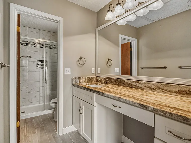 206 Esmond Ct — Photo 34