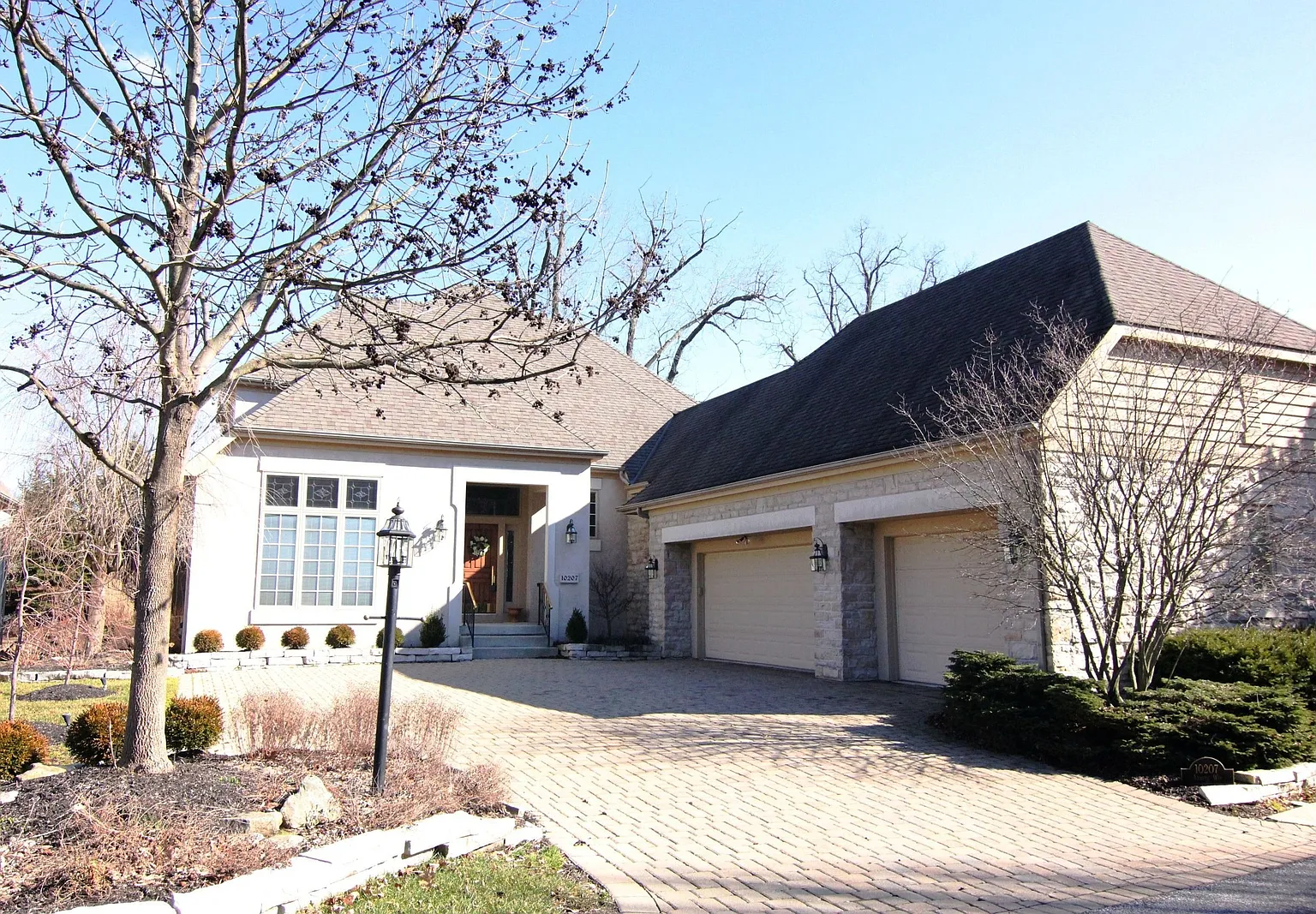 10207 Abbotts Way photo 1