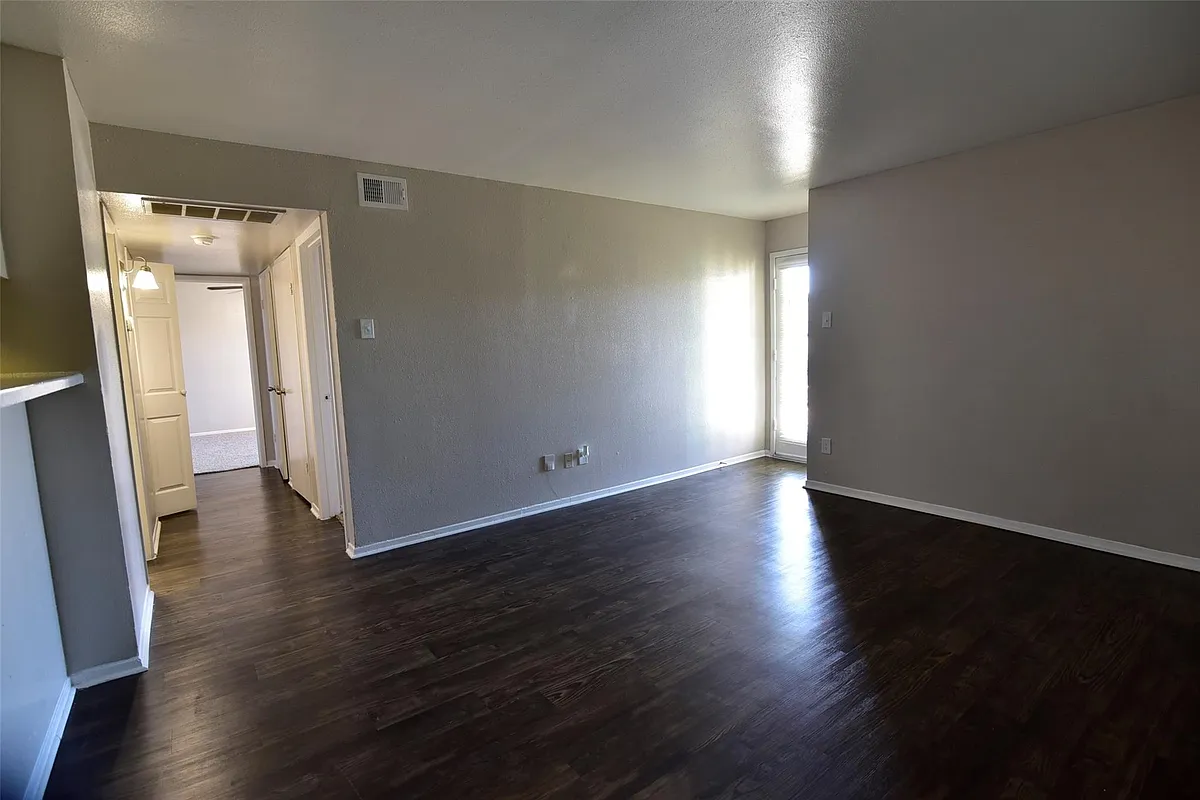 Building Photo - 14403 Pavilion Point #488