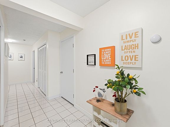 3rd image of 1548 Richmond St #10