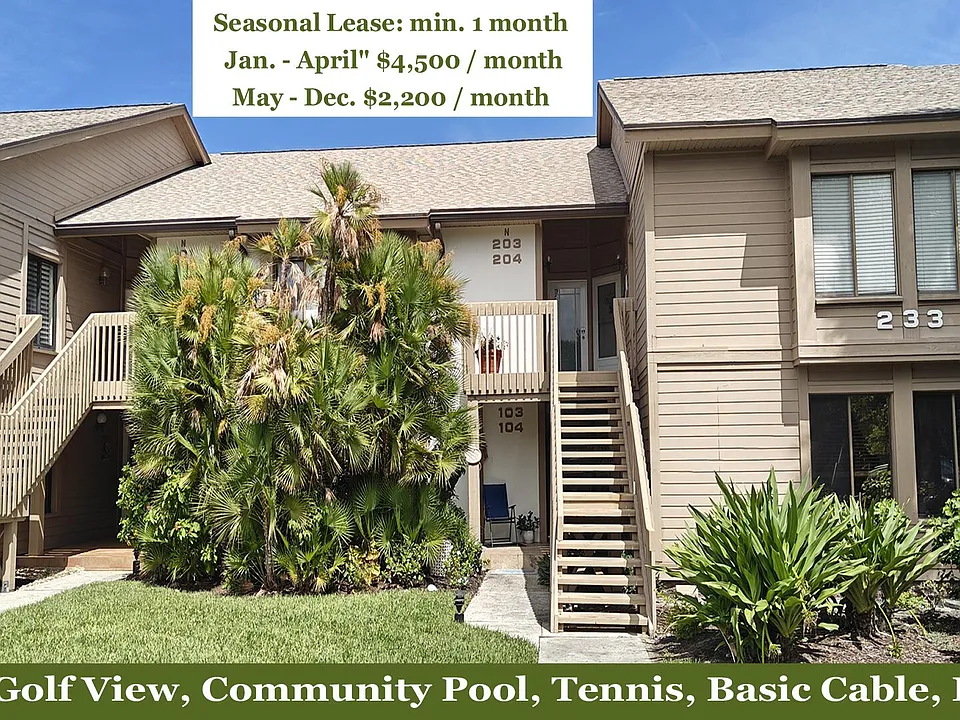 233 NE Edgewater Dr #203