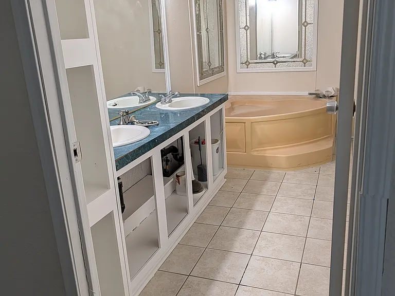 610 Hamilton Creek Dr — Photo 3