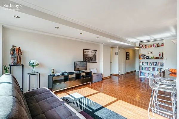 Sold by Sotheby's International Realty | media 9