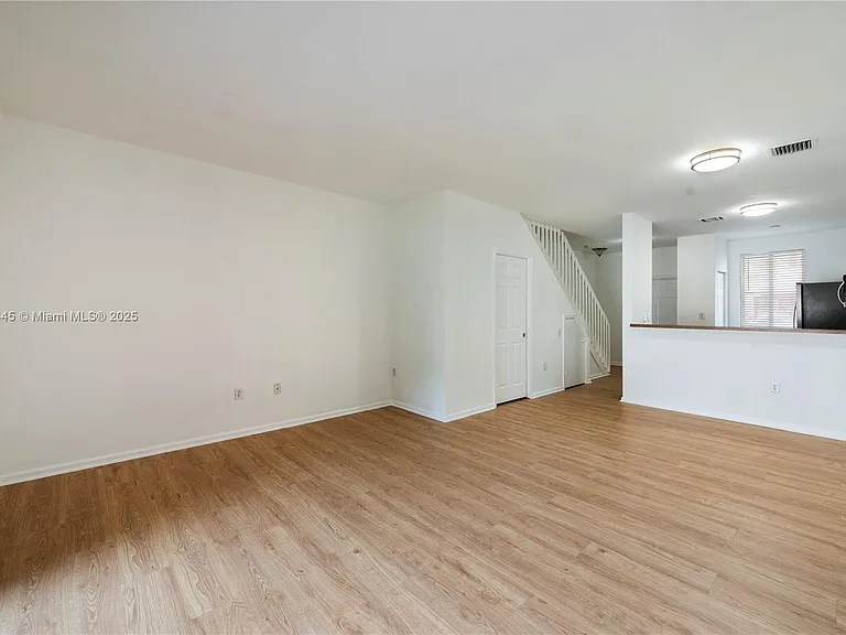 17347 NW 7th Ave — Photo 2
