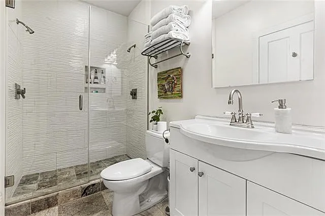 1019 Antonine St — Photo 15