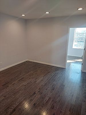 3rd image of 30-10 Steinway St #3