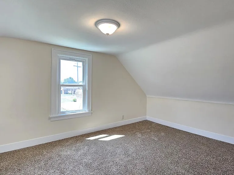 2406 Franklin St — Photo 11