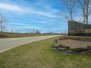17405 Granite Dr, Marengo, IL 60152