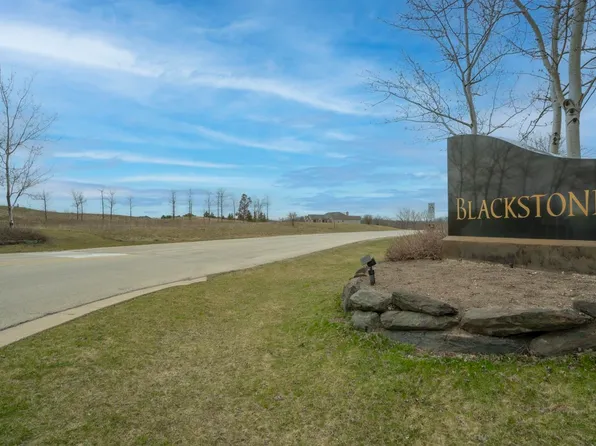 9613 Saint Andrews Dr, Marengo, IL 60152