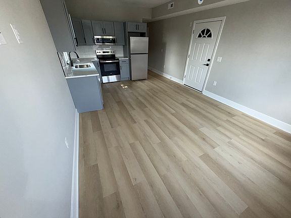3rd image of 1201 Lindley Ave #4