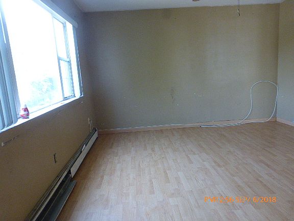 4th image of 215 Swalm St