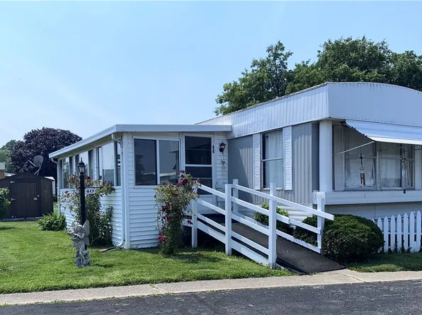 812 N 8th St #40, Mattoon, IL 61938