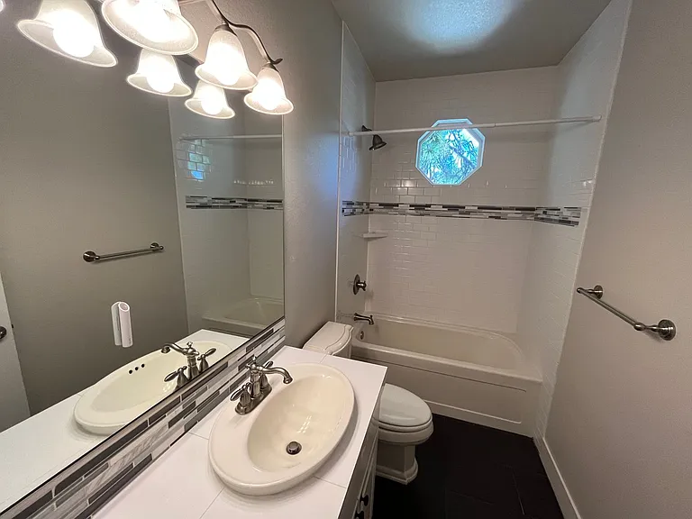 2473 NW Sacagawea Ln — Photo 15
