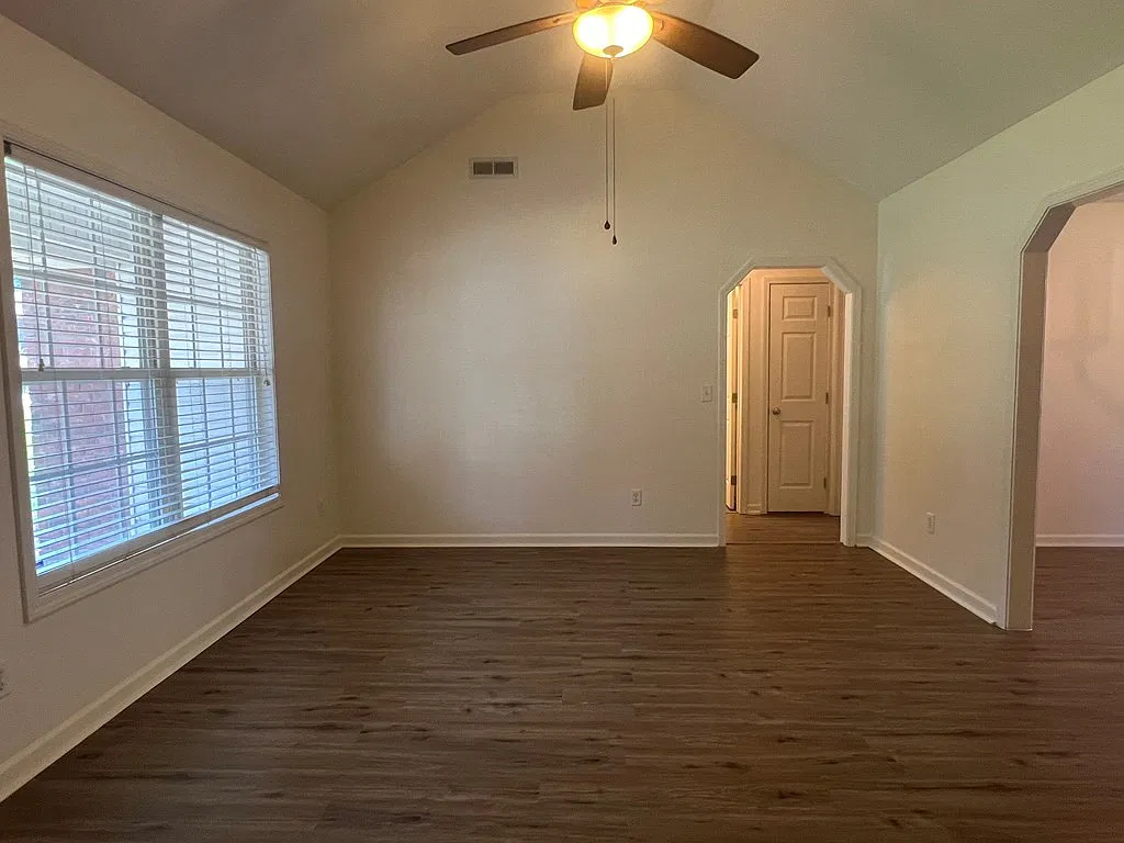 3 bed, 2.0 bath, 1246 sqft, $1,650 — Photo 4