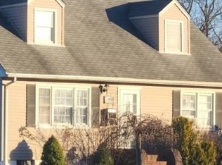 199 Farragut Rd, West Babylon, NY 11704