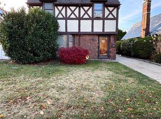 11 Kenilworth Rd, Mineola, NY 11501