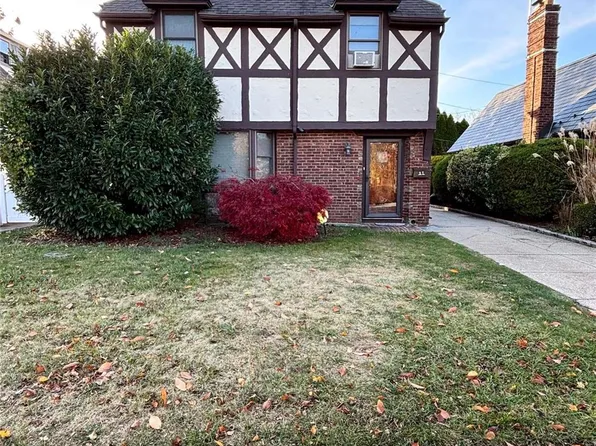 11 Kenilworth Road, Mineola, NY 11501