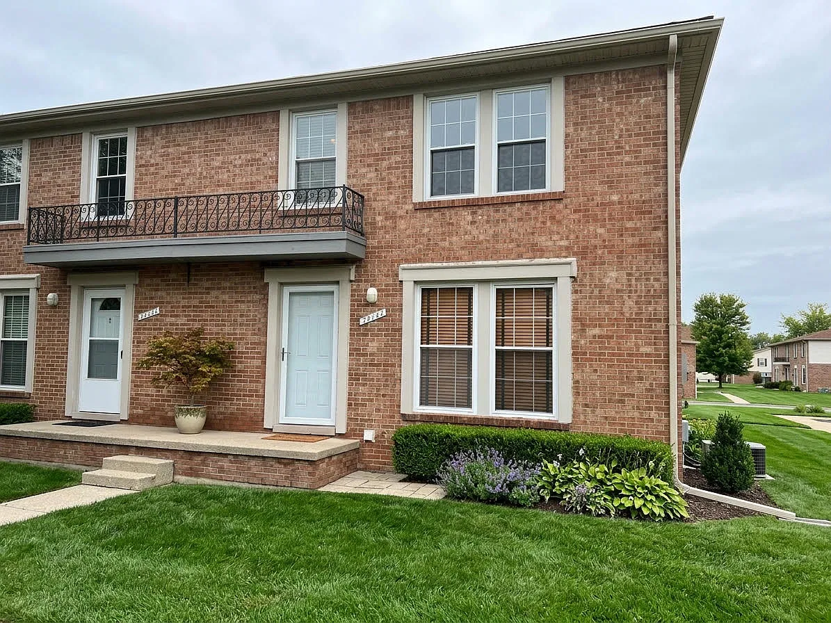 2 bed, 1.5 bath, 960 sqft, $1,450 — Photo 1