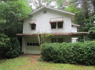 968 Big Willow Rd, Hendersonville, NC 28739