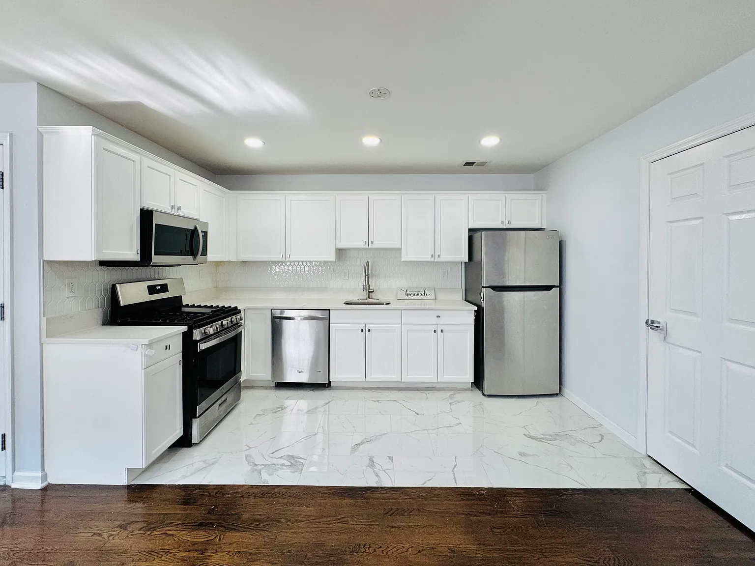 3 bed, 1400 sqft, $3,200 — Photo 3