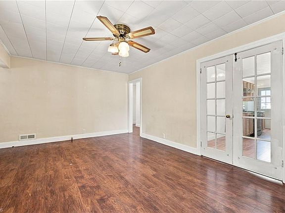 4th image of 812 Oak St