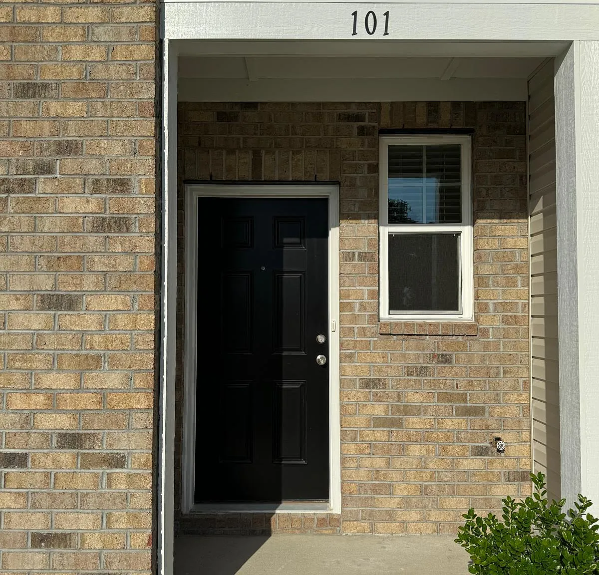 3 bed, 2.5 bath, 1386 sqft, $1,800 — Photo 4