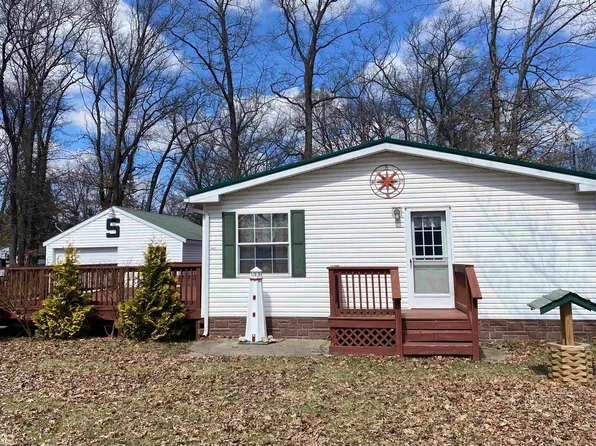 6847 Lake Dr, Harrison, MI 48625