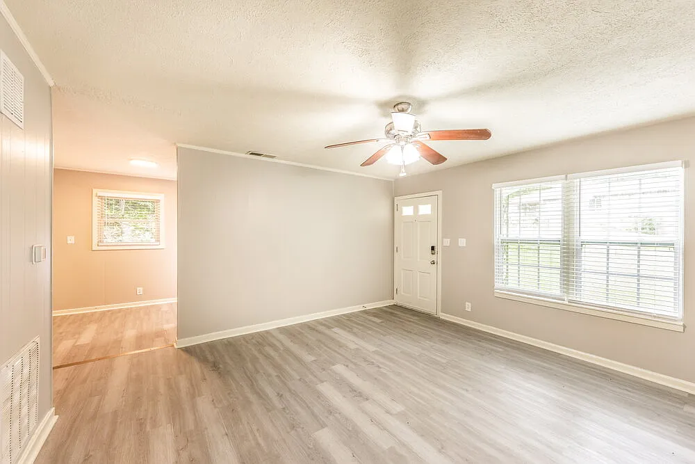 3 bed, 1.0 bath, 1000 sqft, $1,160 — Photo 4