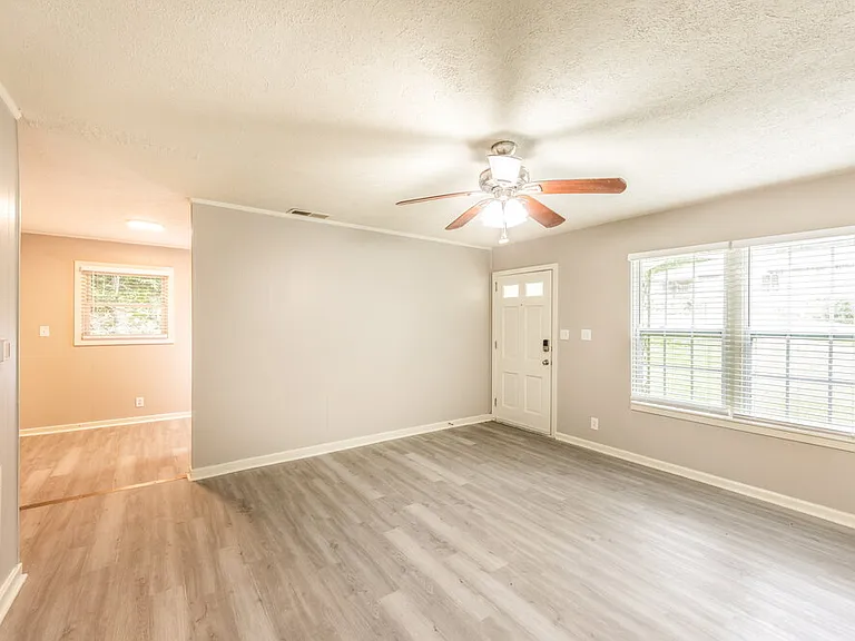 1722 Rogina Dr — Photo 4