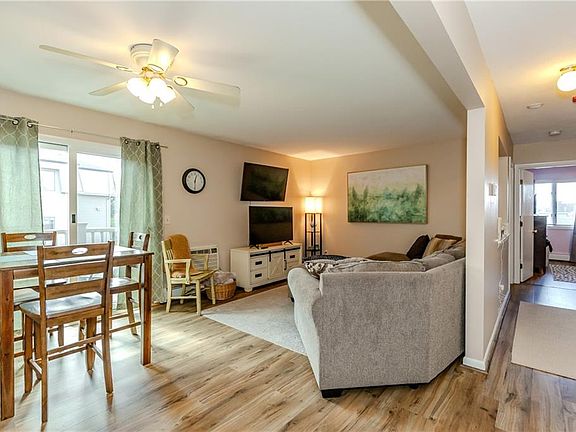 3rd image of 11 Village Ct Unit 11