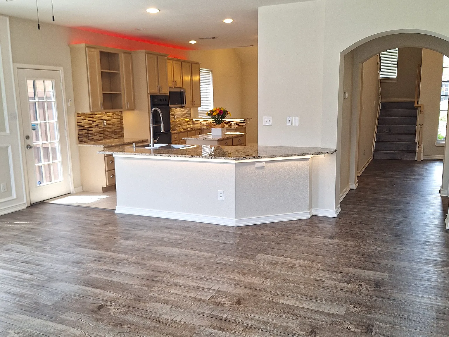 4 bed, 3000 sqft, $3,195 — Photo 4