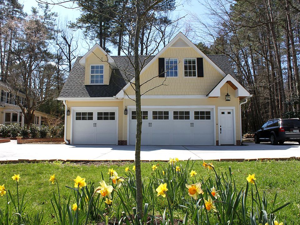 Greenwood is a peaceful, wooded, long-established neighborhood. The property sits on an acre. The apartment is above the detached garage and offers tenant_s private entrance and parking for up to 2 vehicles.