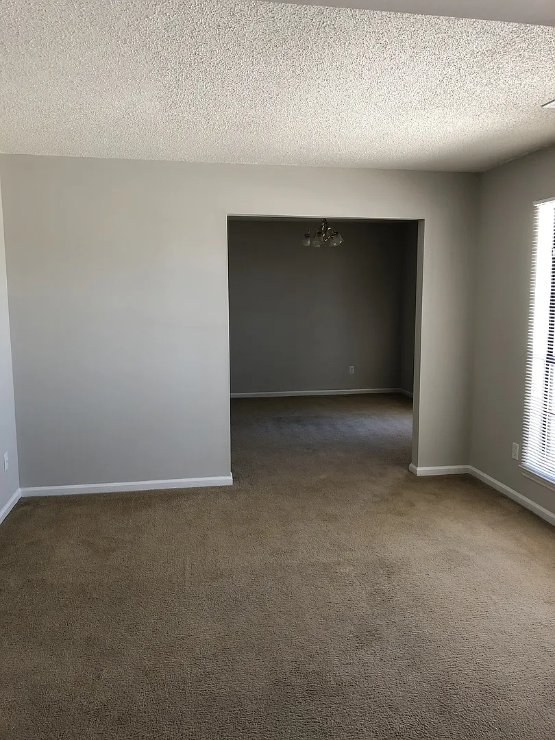 Building Photo - 912 Granger Dr