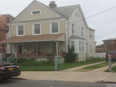 4512 Smart St, Flushing, NY, 11355