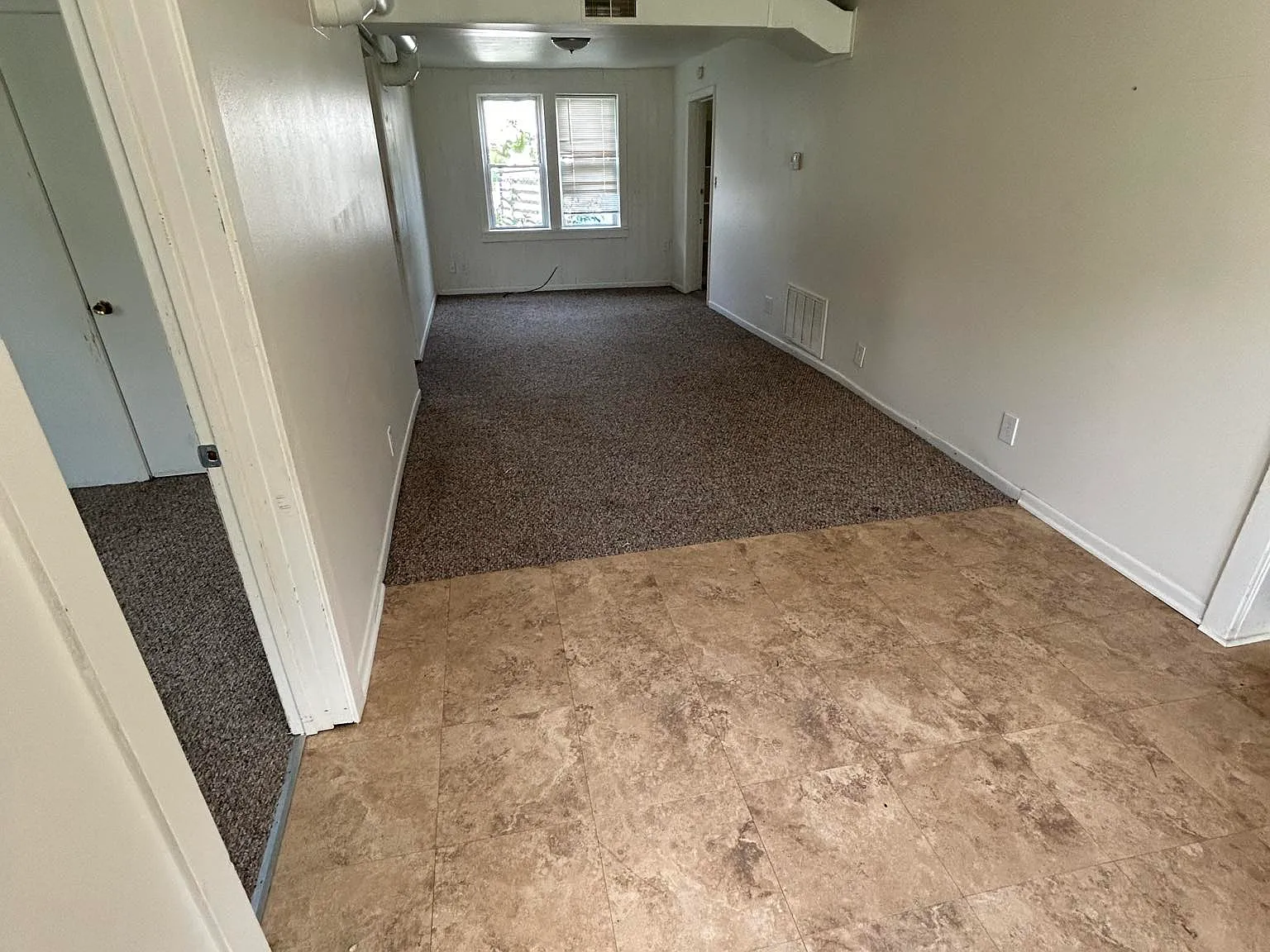 2 bed, 1000 sqft, $1,275 — Photo 2