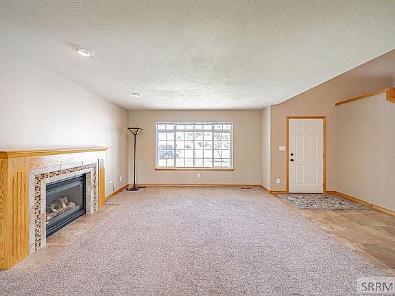 5th image of 275 Richmond Cir