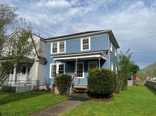 9 Forsythia Ln, Mount Carbon, WV 25139