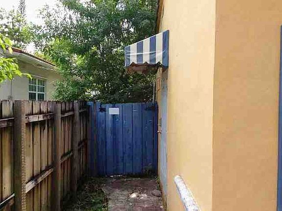3rd image of 313 Minola Dr