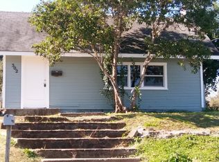 302 S Milam St, Seguin, TX 78155