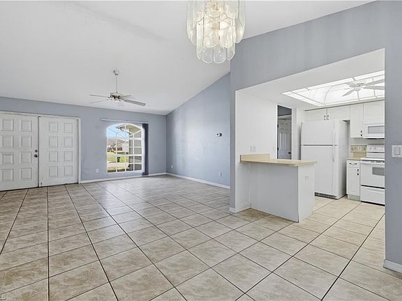 5th image of 826 SE 5th CT