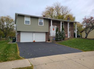 786 Michigan Ln, Elk Grove Village, IL 60007