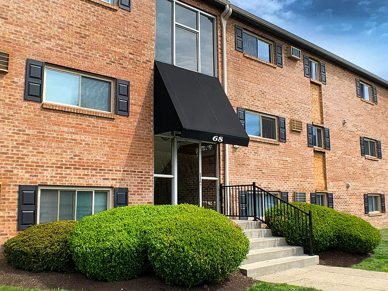 Crown Station Apartments — Photo 11