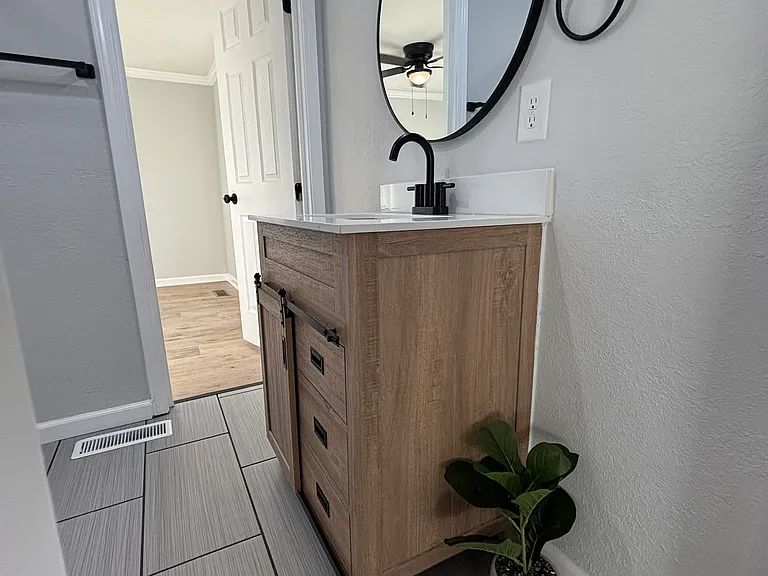 204 W England Ave — Photo 11