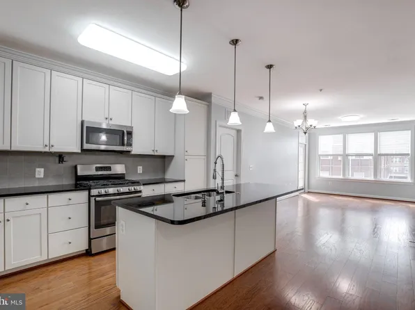 13723 Neil Armstrong Ave Unit 305, Herndon, VA 20171