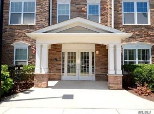 521 Saxton Ct, Central Islip, NY 11722