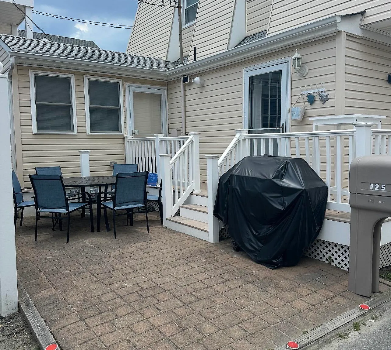 3 bed, 1208 sqft, $3,850 — Photo 3