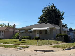 8495 Potomac Ave, Center Line, MI 48015