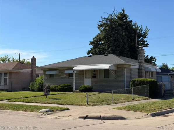 8495 Potomac Ave, Center Line, MI 48015