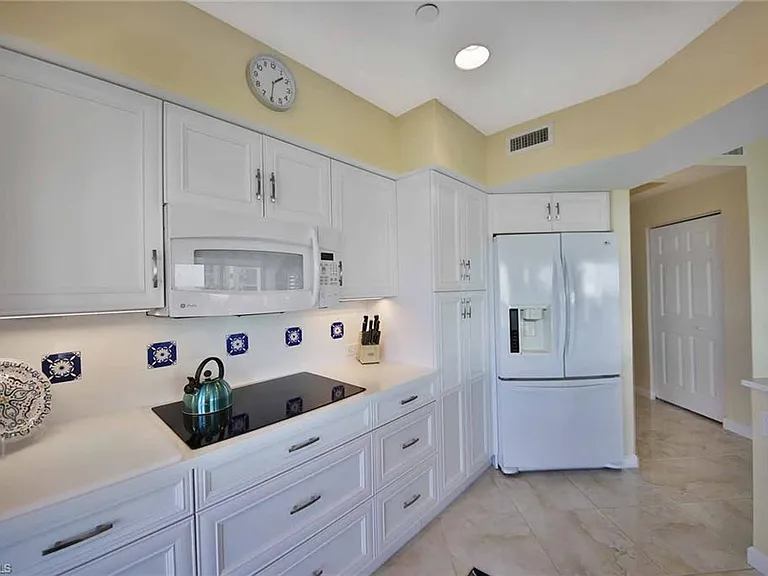 4255 Gulf Shore Blvd N #407 — Photo 6